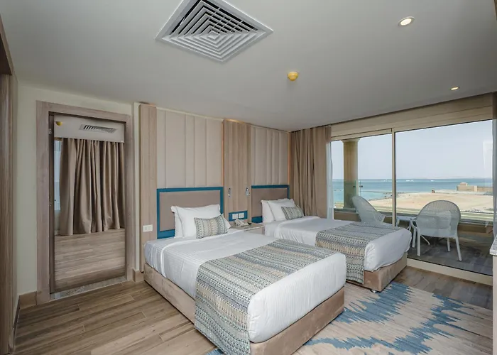 فندق Titanic Pearl 5*